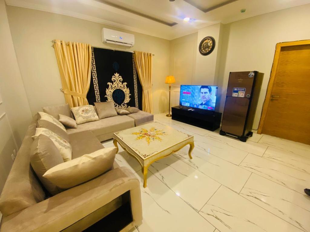 Holidazzle Serviced Apartments Bahria Town Rawalpindi Exterior photo