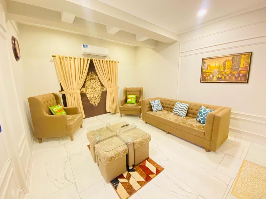 Holidazzle Serviced Apartments Bahria Town Rawalpindi Exterior photo