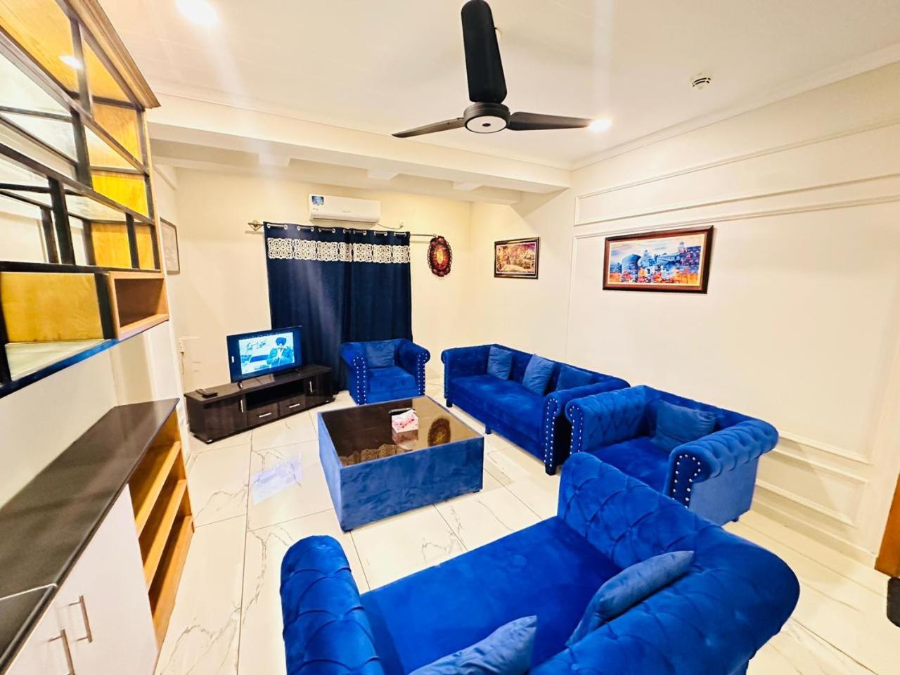 Holidazzle Serviced Apartments Bahria Town Rawalpindi Room photo