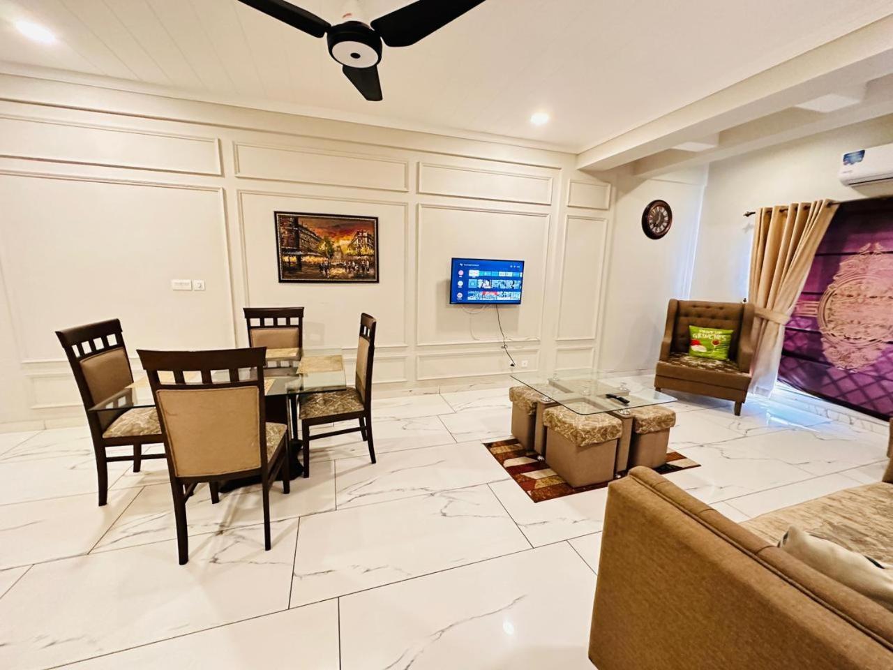 Holidazzle Serviced Apartments Bahria Town Rawalpindi Room photo