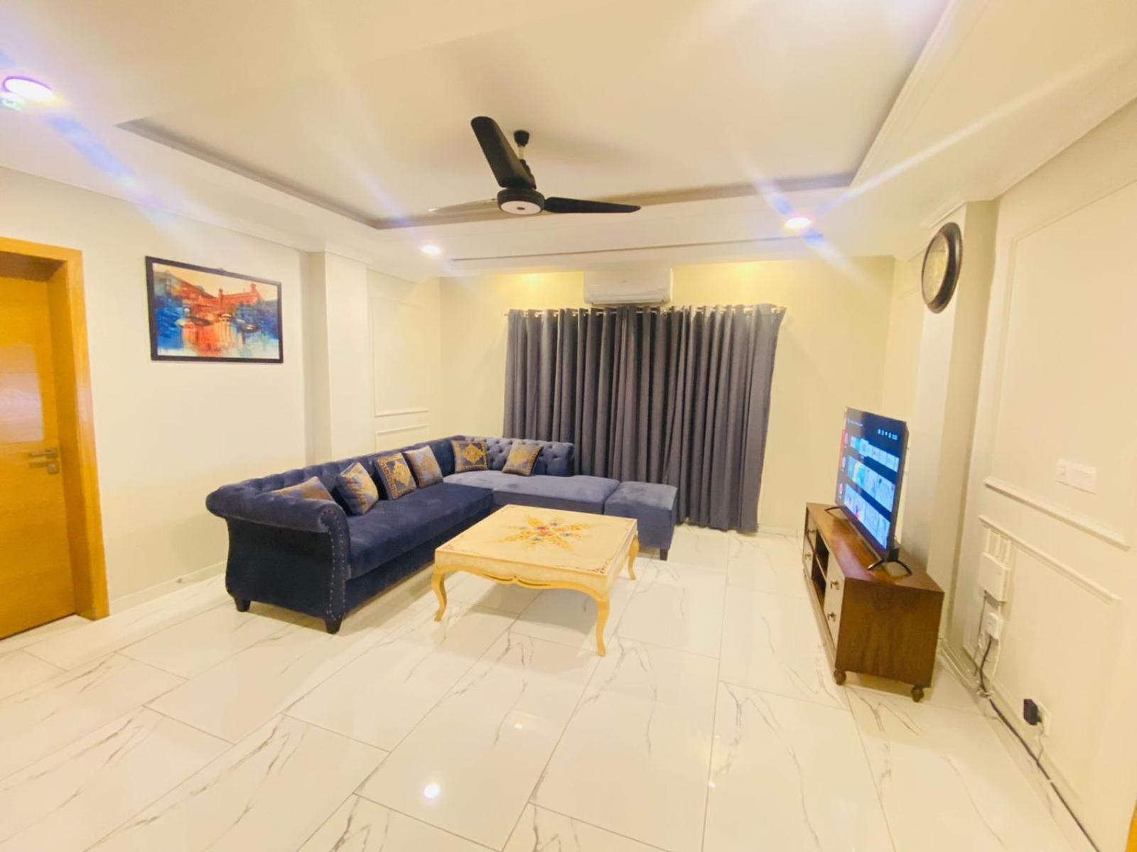 Holidazzle Serviced Apartments Bahria Town Rawalpindi Room photo